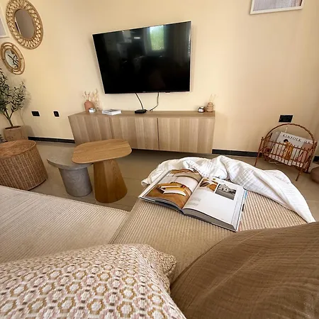 Lumos - Light Filled Retreat With Garage Parking In * Pula