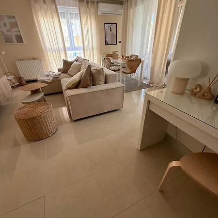 Lumos - Light Filled Retreat With Garage Parking In Appartement