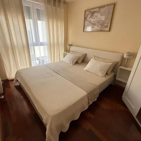 Lumos - Light Filled Retreat With Garage Parking In Apartment *